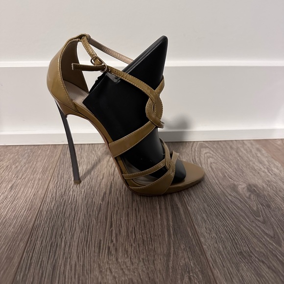Casadei Sandals. Olive Green Patented leather - Picture 2 of 5